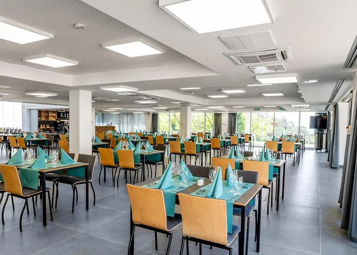 Rakoczi Hotel, Tabor Es Rendezvenykoezpont